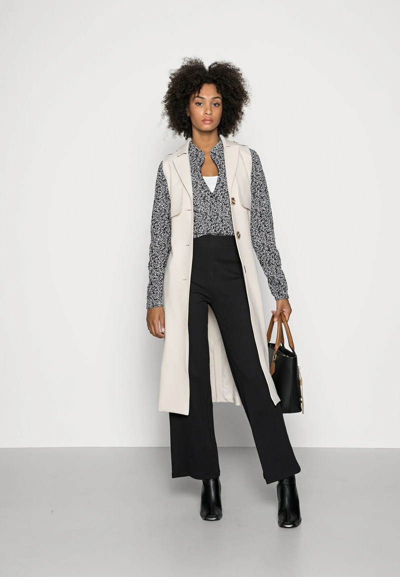 Venta express ⌛ Anna Field RIBBED WIDE LEG TROUSERS - Pantalones - Black, Mujer ⭐ 4 Venta express ⌛ Anna Field RIBBED WIDE LEG TROUSERS - Pantalones - Black, Mujer ⭐ - Imagen 2