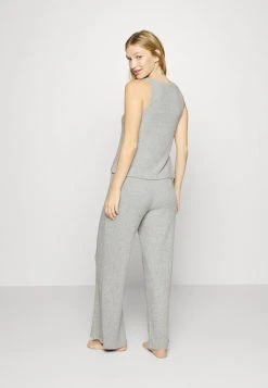 Comprar 🧨 Anna Field RIB 3 PIECE PYJAMA - Pijama - Light Grey, Mujer ⭐ -Fashionize Ventas 3f987f9e1047441bbc3bc01ad06f0fd2