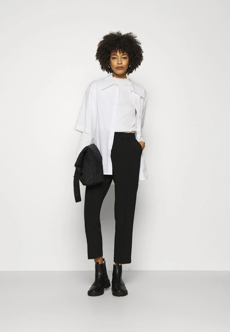 Toma de corriente 🔥 Anna Field BASIC BUSSINESS PANTS WITH PINTUCKS - Pantalones - Black, Mujer 🌟 4 Toma de corriente 🔥 Anna Field BASIC BUSSINESS PANTS WITH PINTUCKS - Pantalones - Black, Mujer 🌟 - Imagen 2