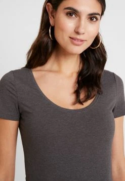 Presupuesto 🌟 Anna Field 3 PACK - Camiseta Básica - White/black/dark Grey, Mujer 🌟 11 Presupuesto 🌟 Anna Field 3 PACK - Camiseta Básica - White/black/dark Grey, Mujer 🌟 -Fashionize Ventas 8d73753d686e4e7eb30522402290ce73