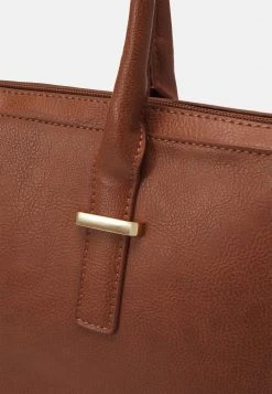 Toma de corriente ⌛ Anna Field Funda Para Portátil - Cognac, Mujer ✨ 11 Toma de corriente ⌛ Anna Field Funda Para Portátil - Cognac, Mujer ✨ -Fashionize Ventas b7b4e078e9b340279255bf31e76ce5d2