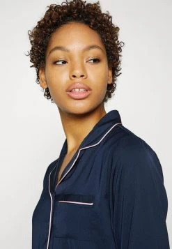 Descuento ✔️ Anna Field AMANDA LONG SLEEVE SHORT SET - Pijama - Dark Blue, Mujer 🌟 -Fashionize Ventas d0c424c67eae486c8b274bf06540f70d