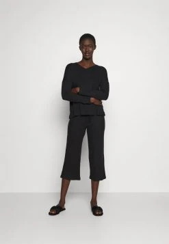 Las mejores reseñas de ⌛ Anna Field SET - Pijama - Black, Mujer 👍 9 Las mejores reseñas de ⌛ Anna Field SET - Pijama - Black, Mujer 👍 -Fashionize Ventas f13df67403444e2f9861756e2d68e47d